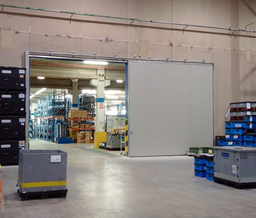 Instalación de Puertas industriales en Faurecia por Errece